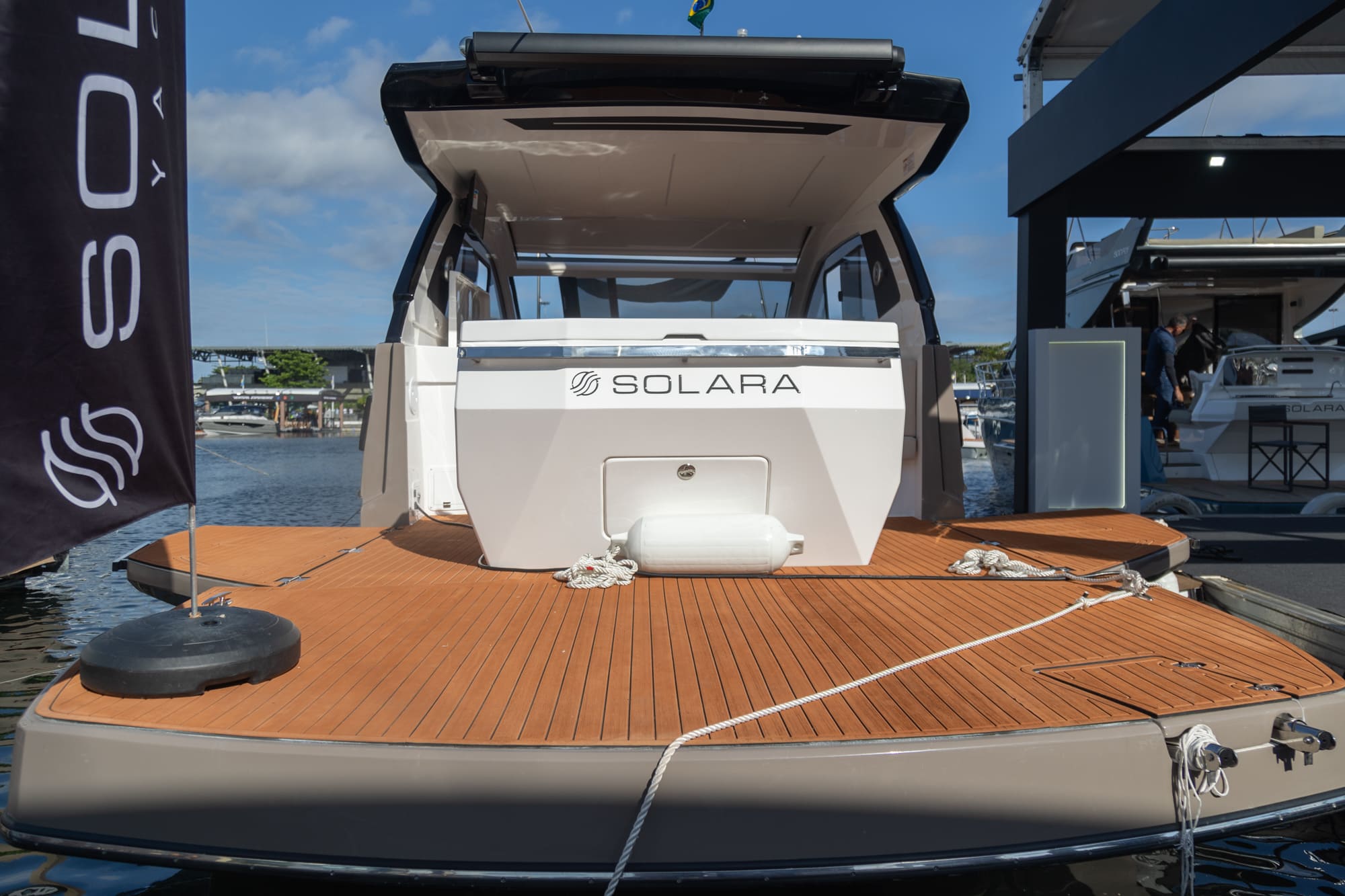 Solara 380 Bowrider: ambientes focados no day use 